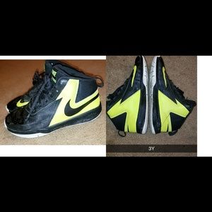 Green/black Nike's